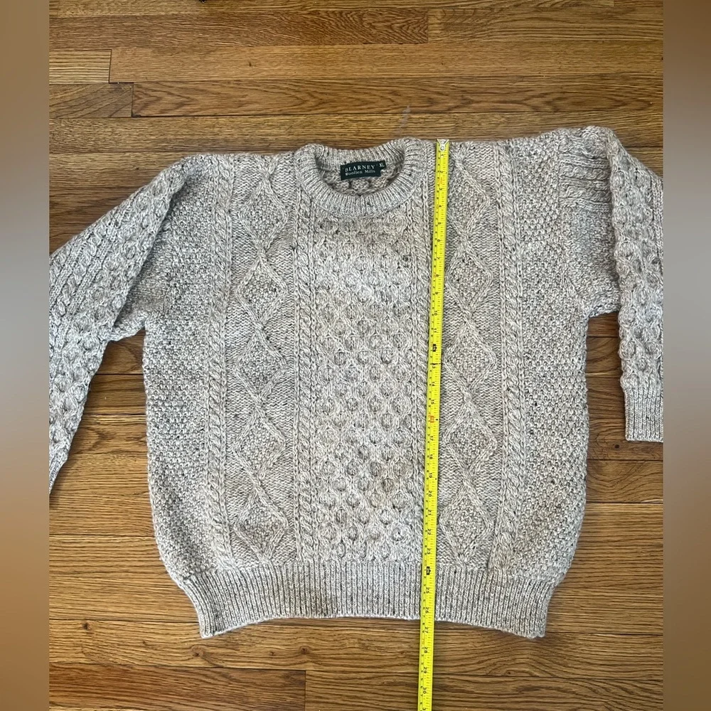 Men's Classic Cream Cable Knit Sweater - Picture 3 of 10